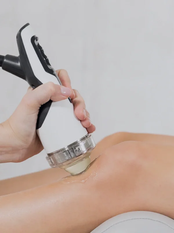 Shockwave treatment on a knee